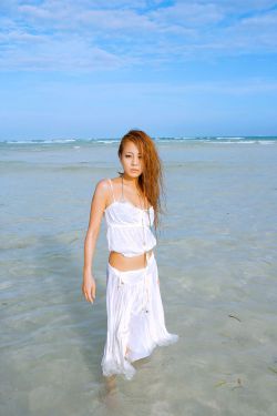 露胸美女视频